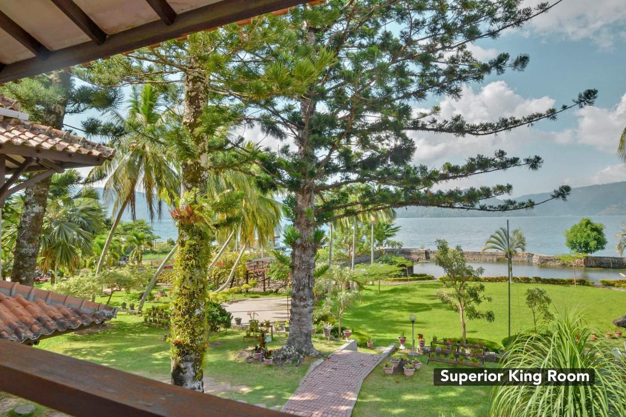 Silintong Hotel Ambarita Esterno foto