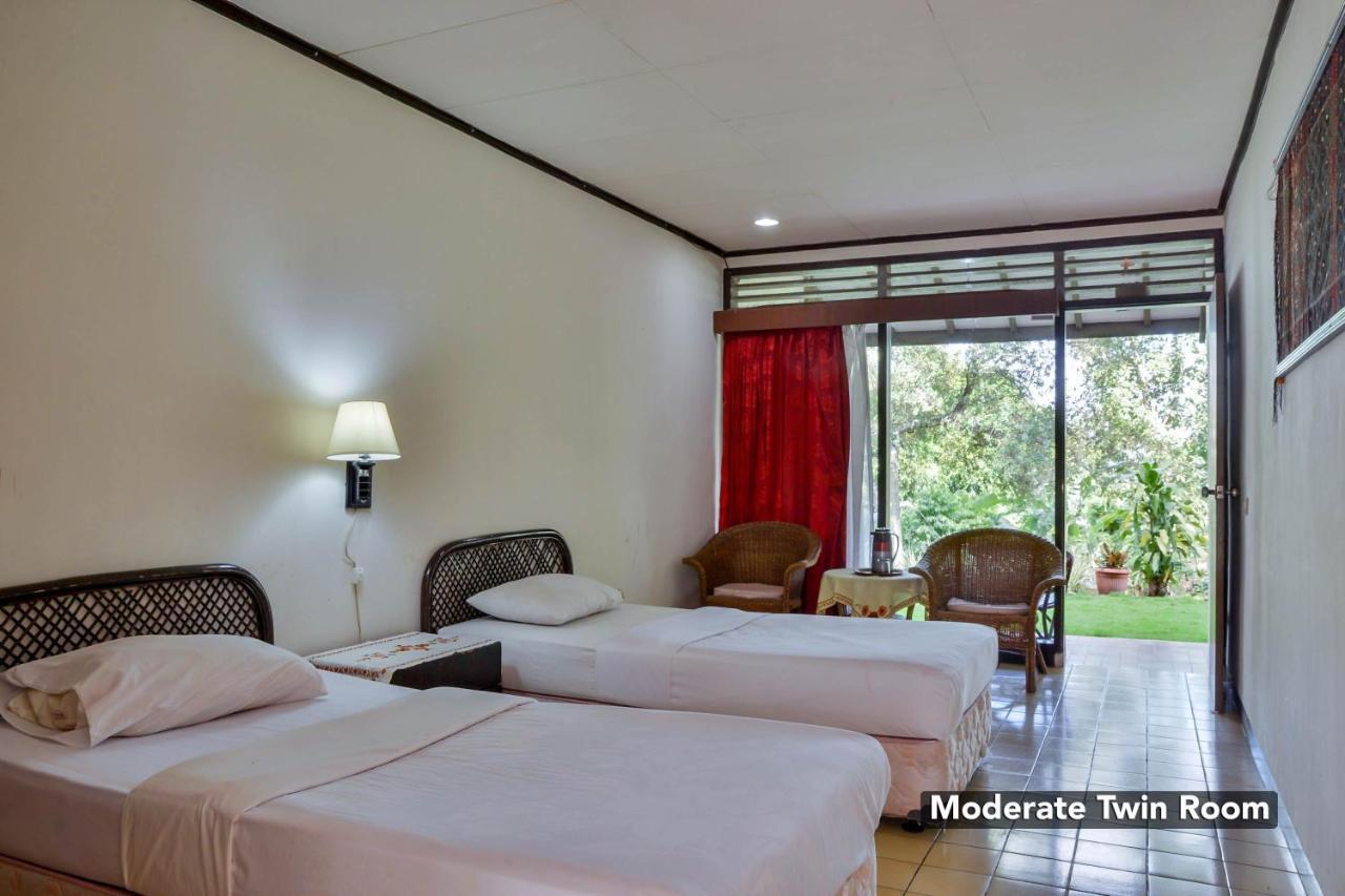 Silintong Hotel Ambarita Esterno foto
