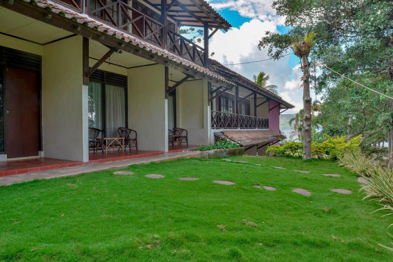 Silintong Hotel Ambarita Esterno foto