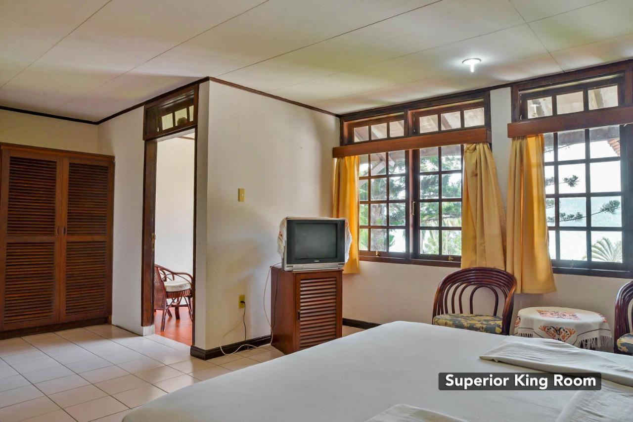 Silintong Hotel Ambarita Esterno foto