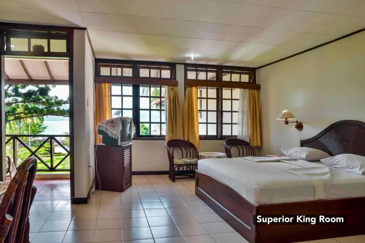 Silintong Hotel Ambarita Esterno foto