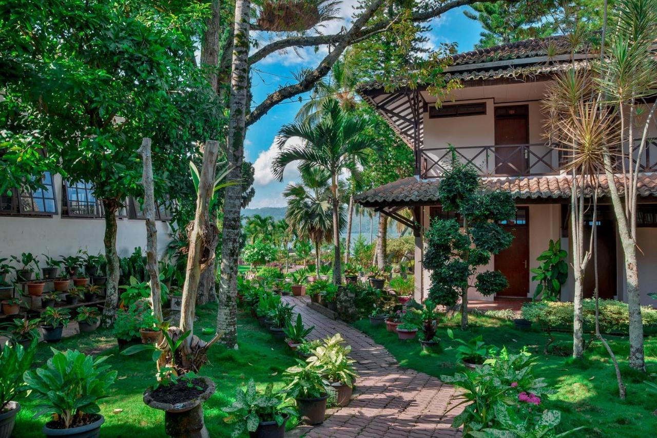 Silintong Hotel Ambarita Esterno foto