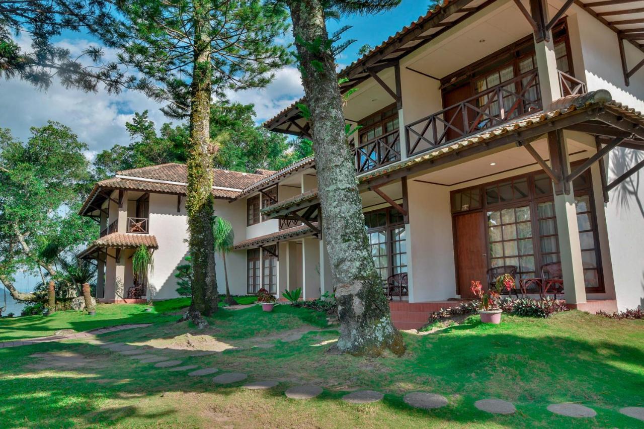 Silintong Hotel Ambarita Esterno foto