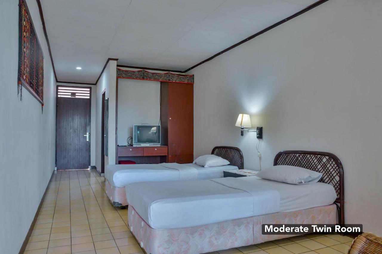 Silintong Hotel Ambarita Esterno foto