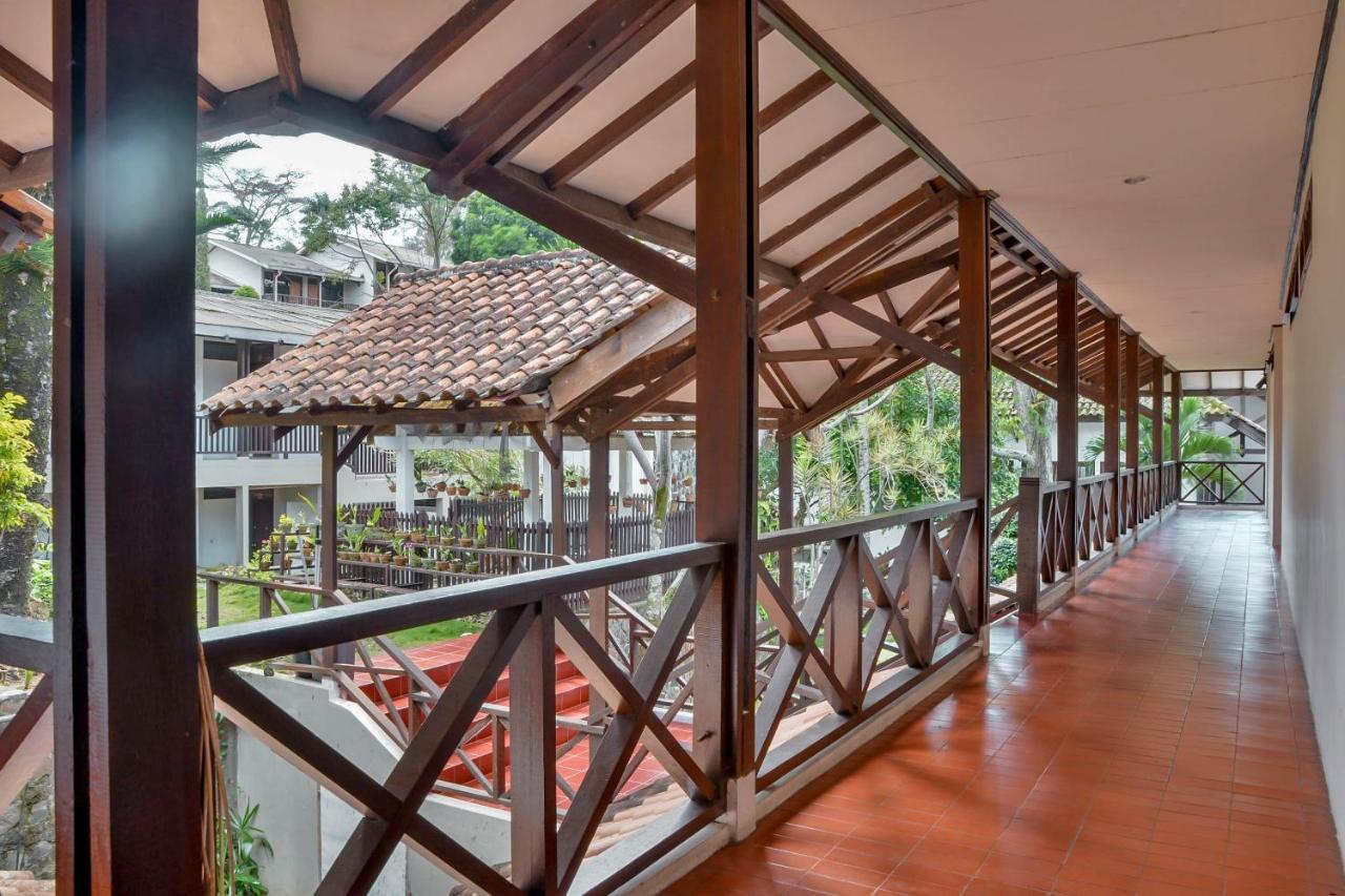 Silintong Hotel Ambarita Esterno foto
